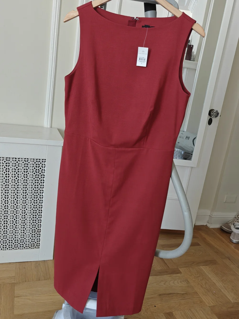 Ann Taylor Brick Red Sleeveless Sheath Midi Dress - Picture 4 of 6